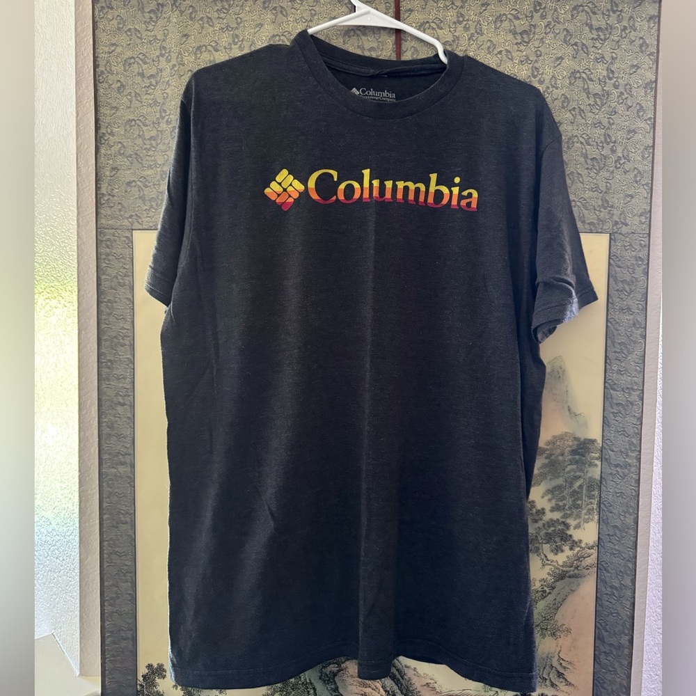 Good condition Columbia tee. Sz large.